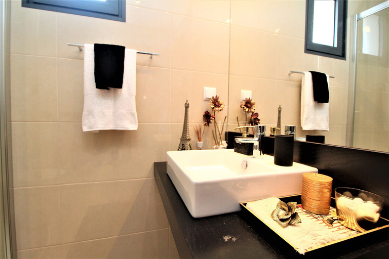 Bathroom 4, Ravioli Apartment, Santa Cruz