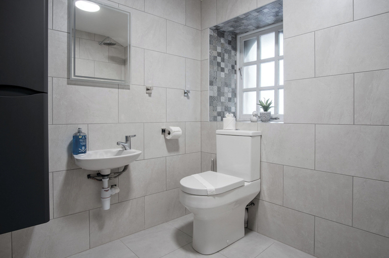 Bathroom 3, The Stables - 2 Bedroom Cottage - Princes Gate, Pembrokeshire
