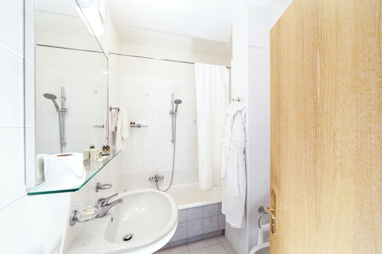 Bathroom 4, American Hotel, Udine