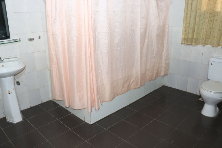 Bathroom 3, Liz Ani Hotel Annex, Calabar