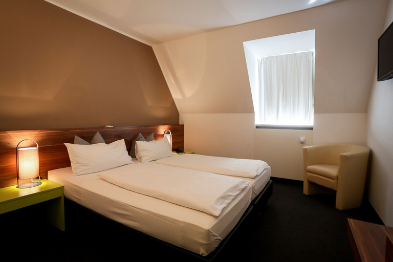 Bedroom 2, Hotel Schempp, Augsburg