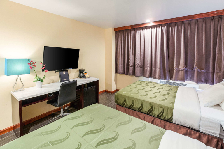 Bedroom 3, Quality Inn near Sunset Park, New York