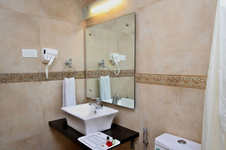 Bathroom 3, Ni Ambaari Suites, Mysore