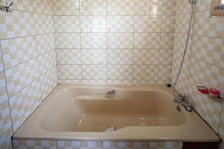 Bathroom 4, O'Jays Motel, Kampala