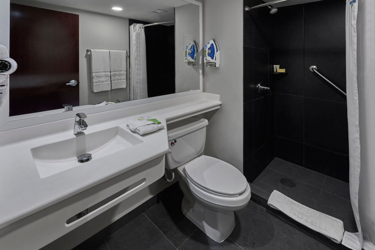 Bathroom, City Express by Marriott Tijuana Río, Tijuana