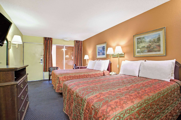Bedroom 3, Days Inn by Wyndham Benson, Johnston