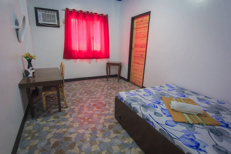 Bedroom 2, 247 BalikBayan Fun Resort, Tiwi