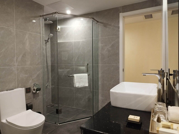 Bathroom 5, Legend Hotel and Resort, Sihanoukville