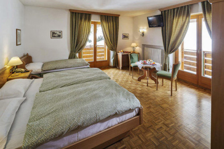 Bedroom 2, Hotel Piccolo Pocol, Belluno