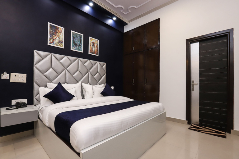 Bedroom 3, Hotel Vista, Gautam Buddha Nagar