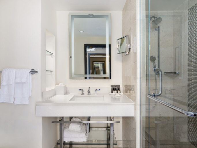 Bathroom 4, Hamilton Princess - Fairmont Gold Experience