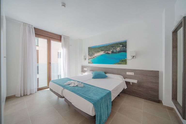 Bedroom 4, Caprice Skyline Aparthotel, Baleares