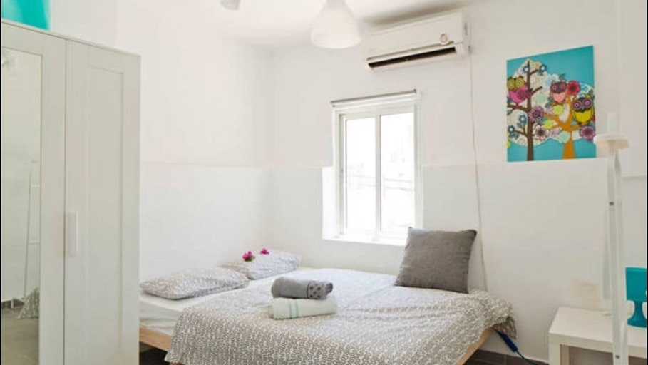 Bedroom 2, Ha-Carmel Market Apartment