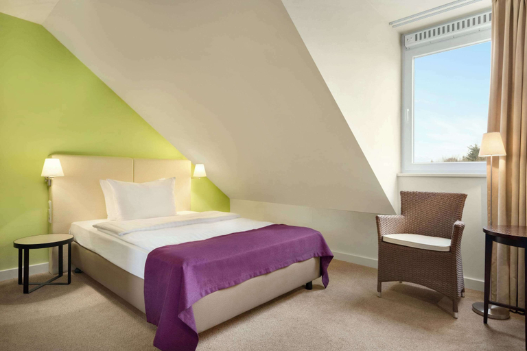 Bedroom 2, Ramada by Wyndham Muenchen Airport, Erding