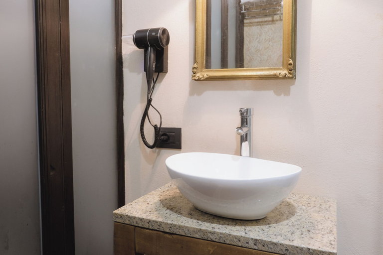 Bathroom 4, Palazzo Guazzoni Zaccaria, Cremona