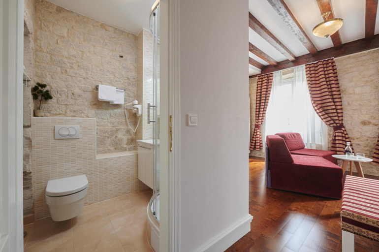 Bathroom 5, Palace Central Square, Trogir