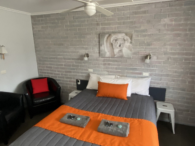 Bedroom 2, Creswick Motel, Hepburn - West
