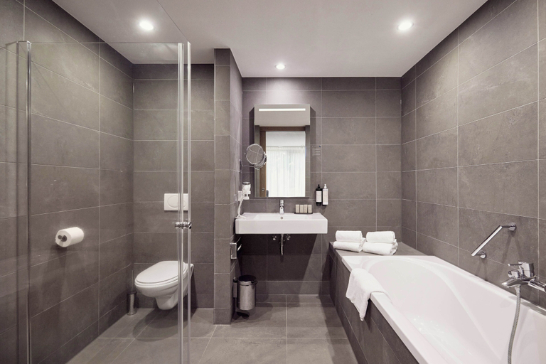 Bathroom 4, Van der Valk Hotel Breukelen, Breukelen