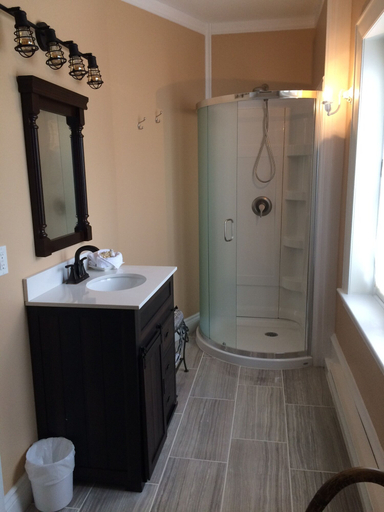 Bathroom 4, Grey Gables Inn, Renfrew