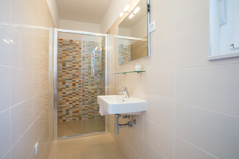 Bathroom 3, Villa Blanca, Bol