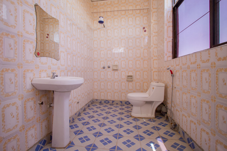 Bathroom 4, Grande Hotel, Isiolo North