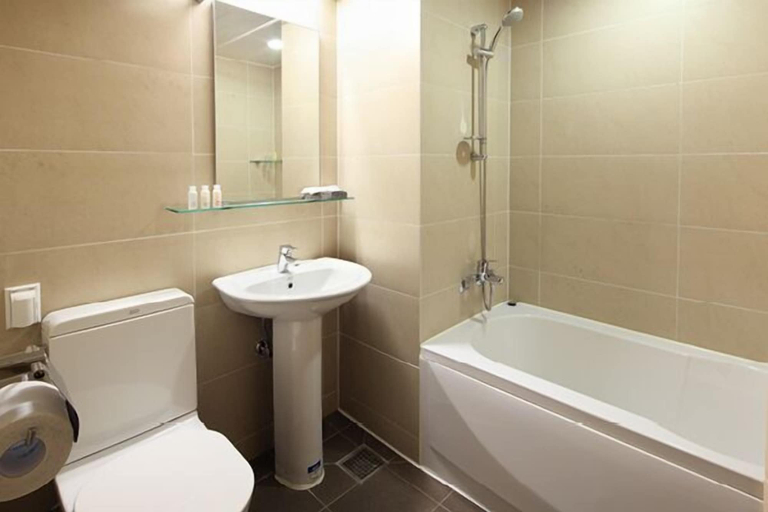 Bathroom 5, Dream House, Mapo