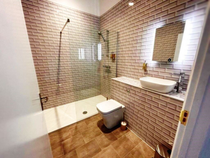 Bathroom 4, The Thomas Paine, Norfolk