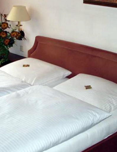 Bedroom 3, Hotel Alfa, Offenbach