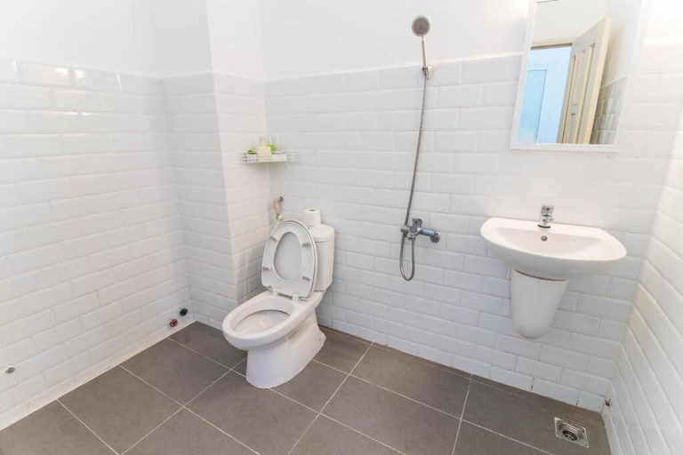 Bathroom 4, Chill Box , District 1