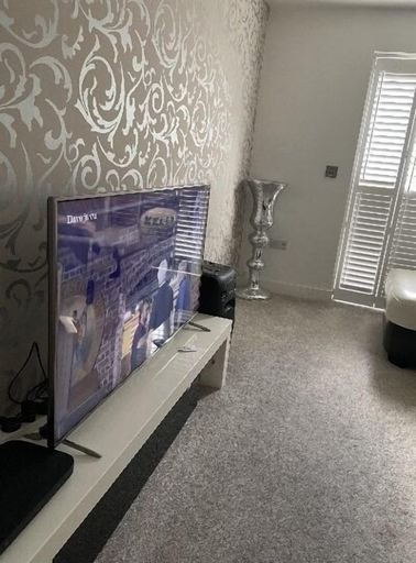 Others 4, Captivating 2-bed House in Wolverhampton, Wolverhampton