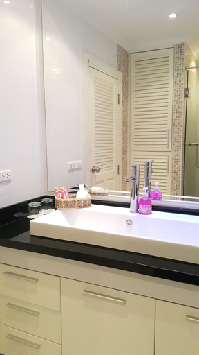 Bathroom 3, Vtsix Condo Service at View Talay Condo, Pattaya