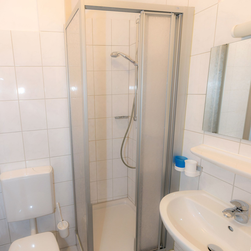 Bathroom 3, Hotel Schneeberger, Kufstein
