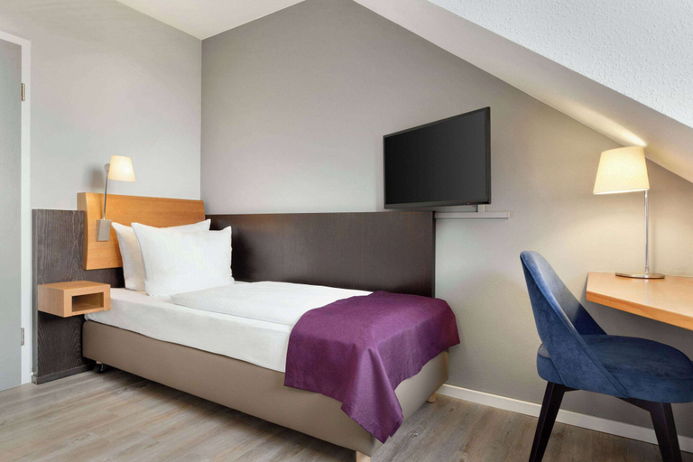 Bedroom 4, Ramada by Wyndham Muenchen Airport, Erding
