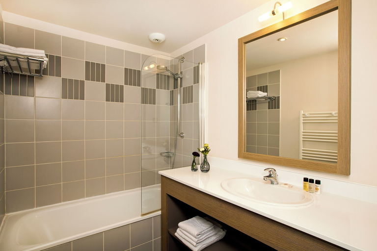Bathroom 3, Residhome du Théâtre, Nord