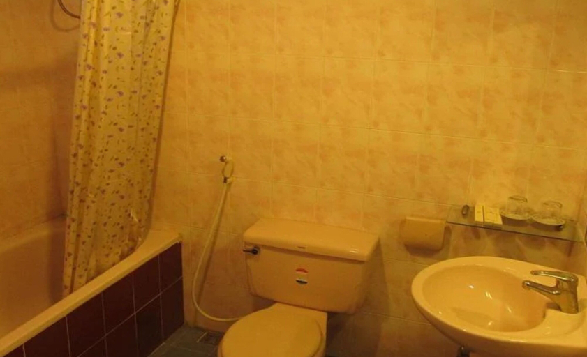 Bathroom 3, Nguyen Hung Dalat Hotel, Đà Lạt