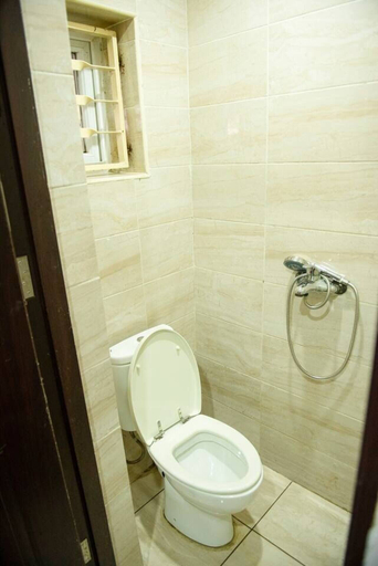 Bathroom, Lovely One-bed Apartment Located in Abuja, AbujaMun