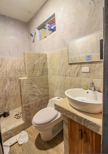 Bathroom 3, Hotel Tamarindo INN, Santa Cruz
