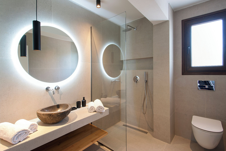 Bathroom 4, Sofia Studios, Thessaly
