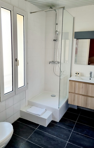 Bathroom 3, Hotel de Flore, Var