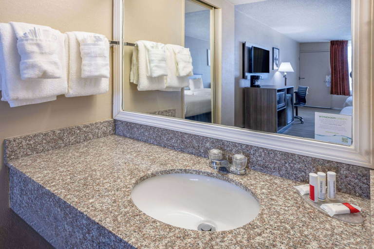 Bathroom 4, Ramada by Wyndham Rome / Verona, Oneida