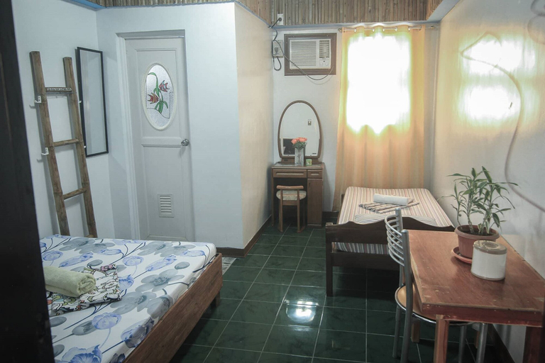 Bedroom 2, 247 BalikBayan Fun Resort, Tiwi