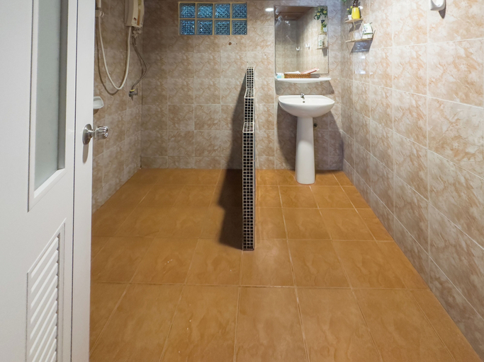 Bathroom 5, Tongta Phaview Resort, Muang Rayong