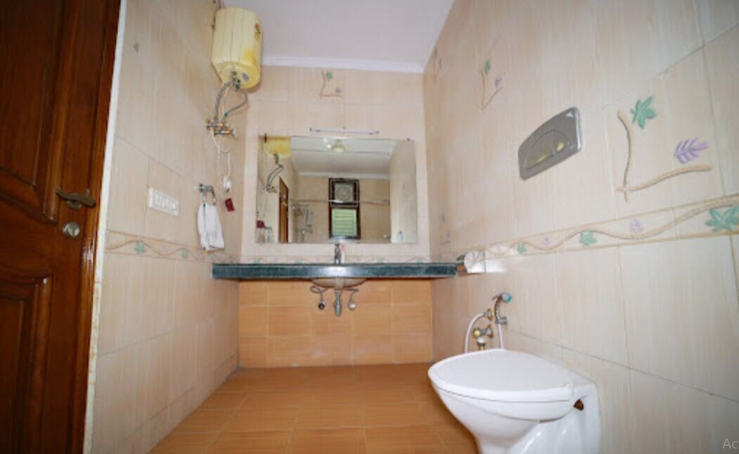 Bathroom 3, RITZ MANSION, Varanasi