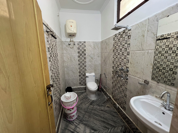 Bathroom 2, Classic Inn by Meera Hotels, Garhwal