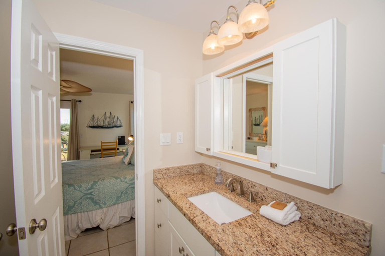 Bathroom 3, 137 Captain John Fripp Villa, Beaufort