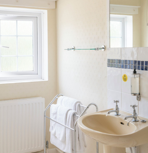 Bathroom 5, Pettifers Freehouse Hotel, Wiltshire