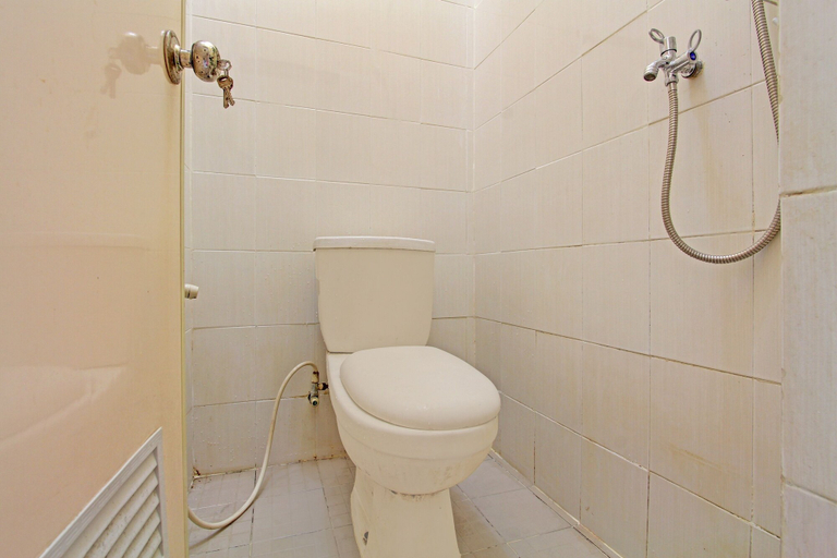 Bathroom, OYO Life 92542 Griya Sakinah Syariah, Grobogan