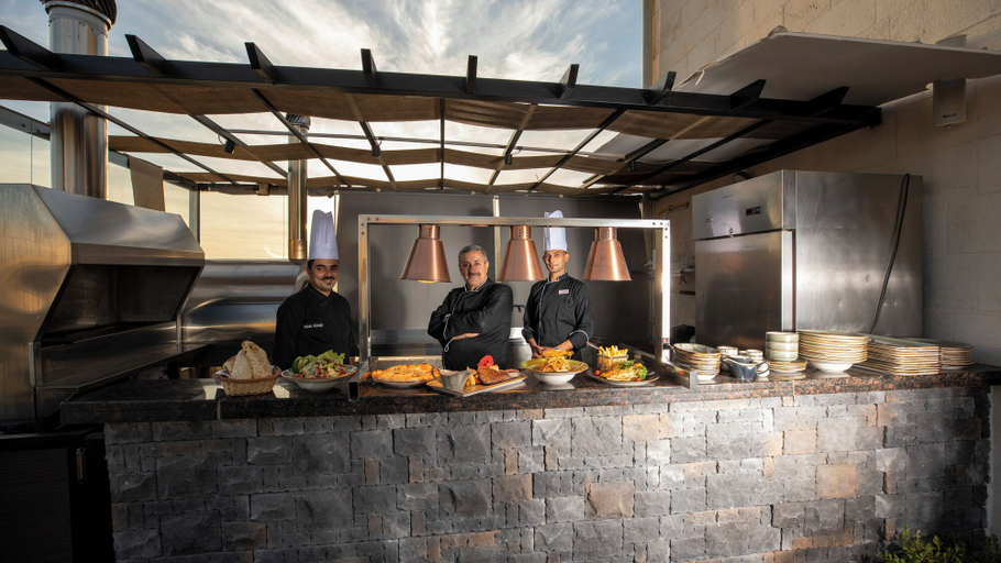 Food & Drinks 5, Retaj Hotel, Wadi Essier