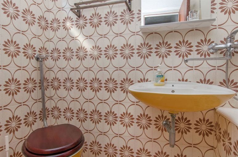 Bathroom 5, Apartments Jerka, Sutivan