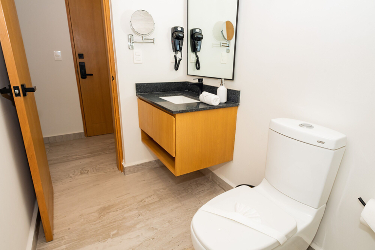 Bathroom 5, Torre Sofia Cancun, Benito Juárez